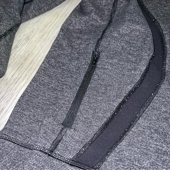 Lululemon grey and black jacket with turtleneck and zipup pockets - Picture 3 of 9